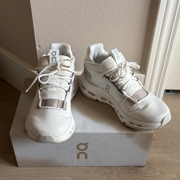 GUC on running cloudnova 2 ice/sand size 5.5 with original shoe box - Picture 1 of 16